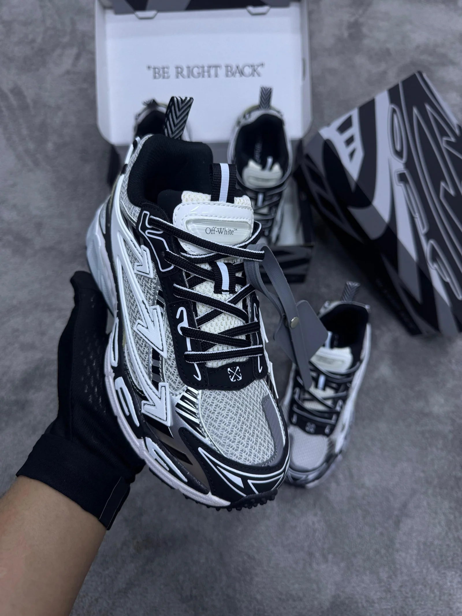 Off-White Be Right Negro Blanco