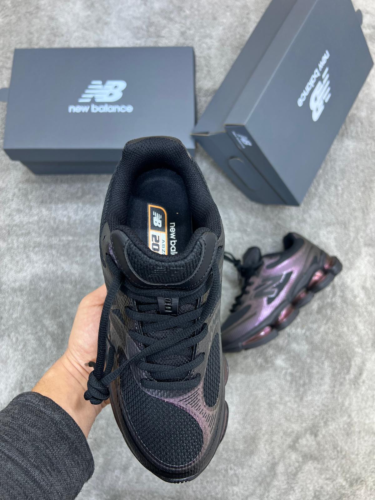 New Balance 2000 Negro Ultravioleta