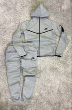 Nike Tech Flecee Gris