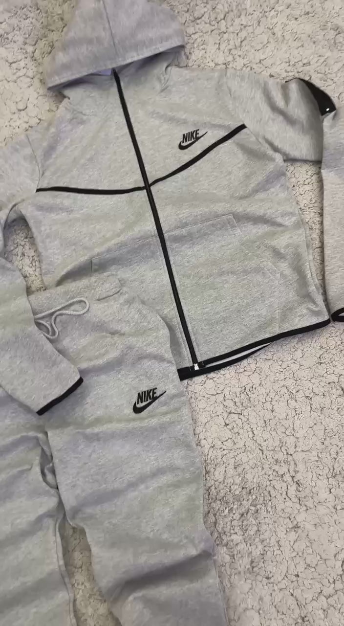 Nike Tech Flecee Gris