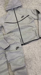 Nike Tech Flecee Gris